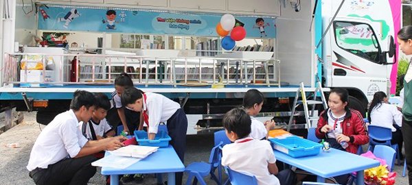 Phục vụ xe thư viện thông minh lưu động tại tỉnh Đồng Tháp