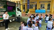 Xe Thư viện thông minh lưu động đến với Trường Tiểu học Nguyễn Huệ