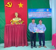 Trao Tủ sách khuyến học – góp phần lan toả tri thức đến cộng đồng